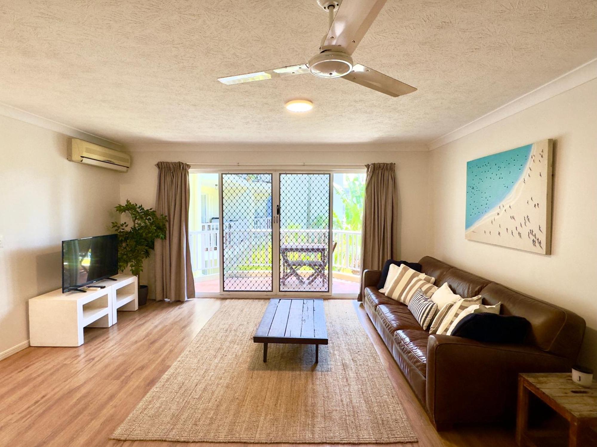 Surfers Tradewinds Hotel Gold Coast Exterior photo