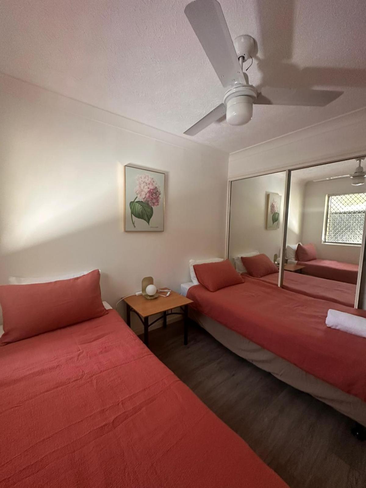 Surfers Tradewinds Hotel Gold Coast Exterior photo